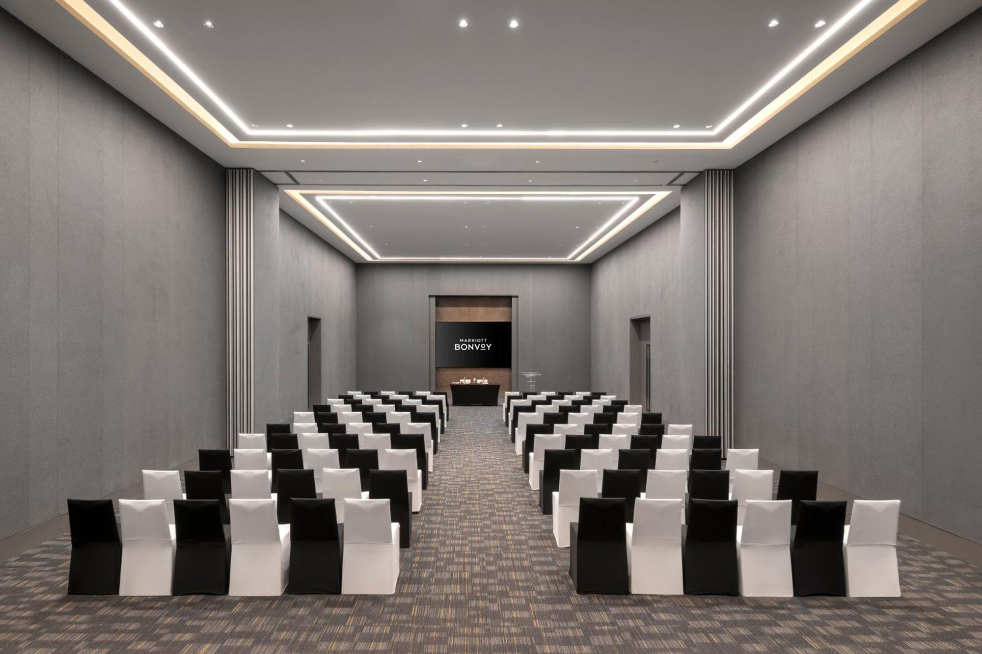 Moxy Bengaluru Airport Prestige Tech Cloud Hotell Devanahalli Exteriör bild